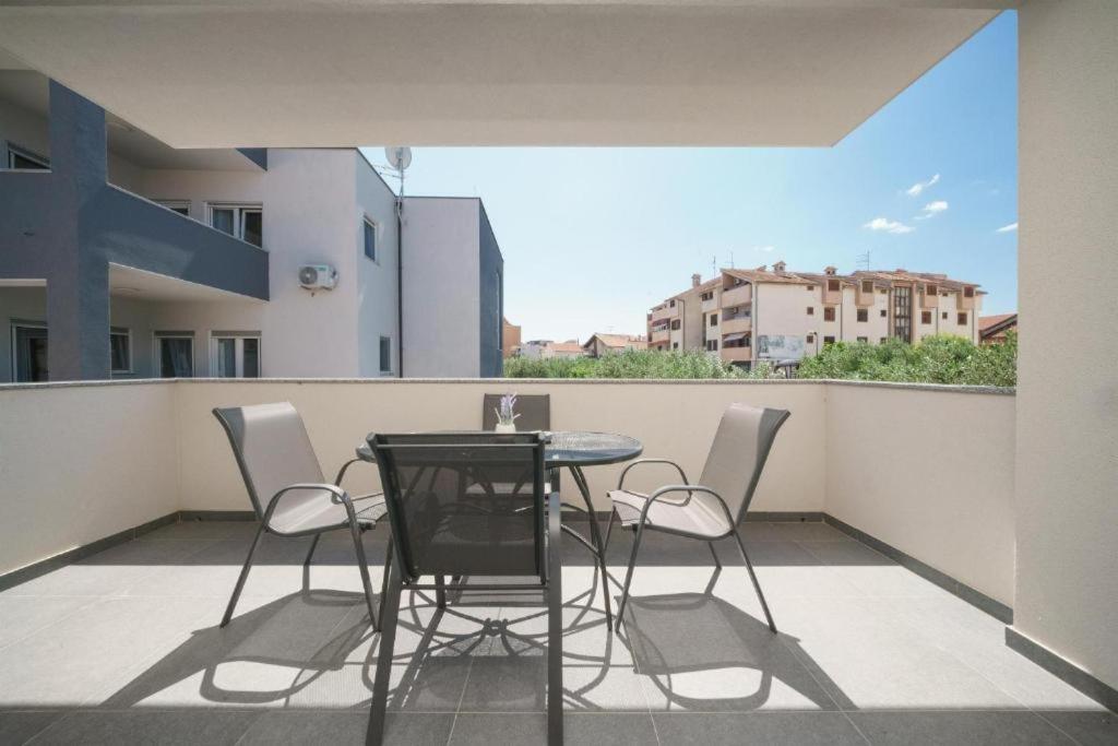 Apartments Dobrenic Vodice Extérieur photo